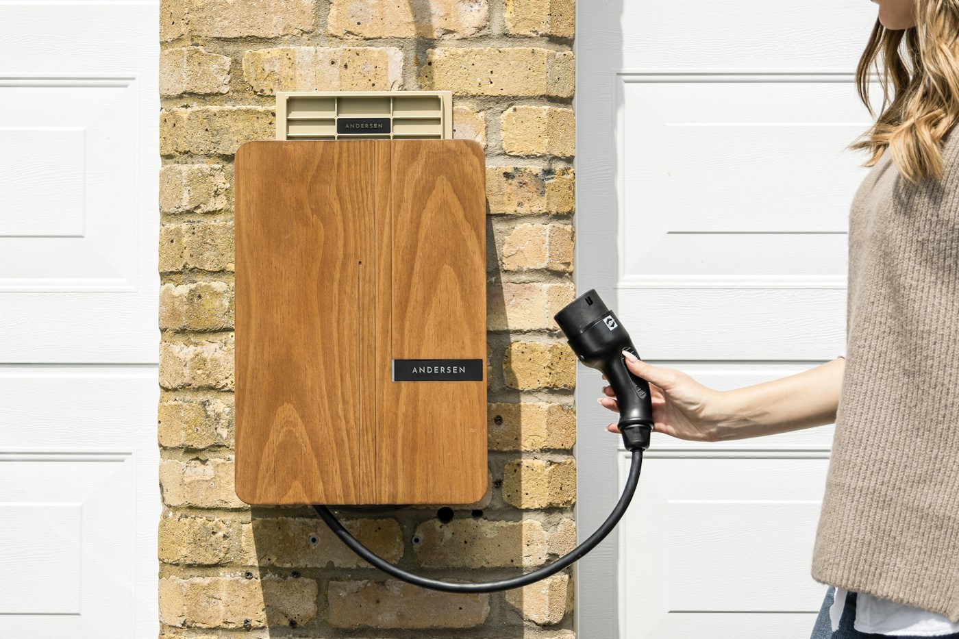 Borne de recharge murale pour véhicule électrique